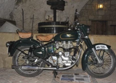 Motos